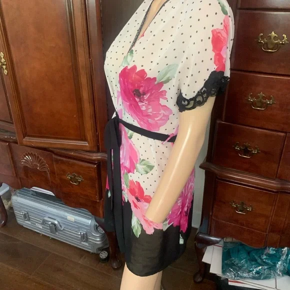 In Bloom Robe 👘 - Picture 2 of 4